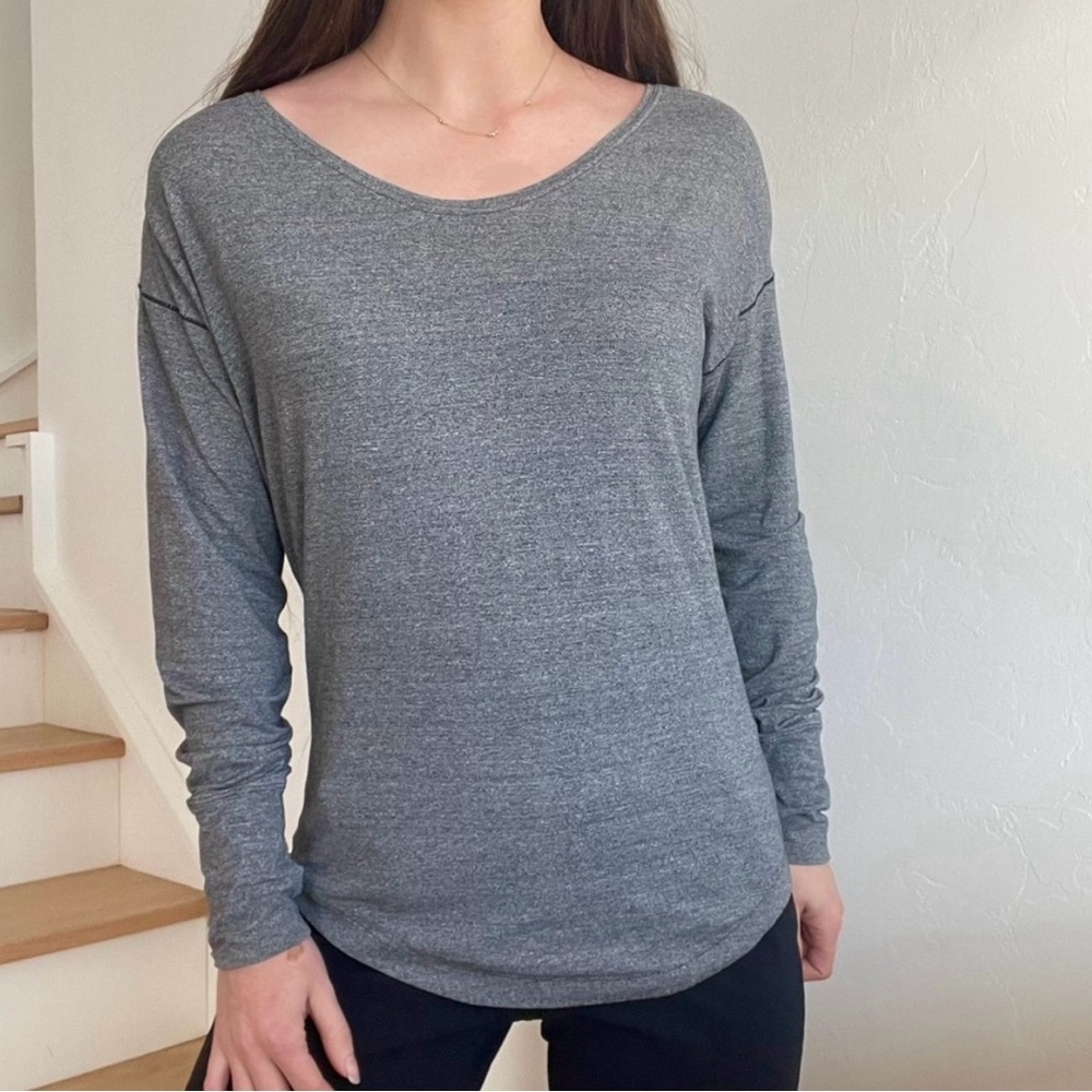 Lululemon Weekend Heathered Grey Black Stitch Seam Long Sleeve w Thumbhole 10